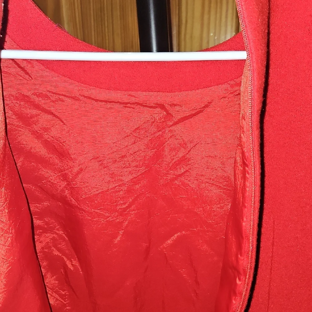 MOISELLE Elegant Red Sheath Mini Dress with Crew Neck - Picture 6 of 6